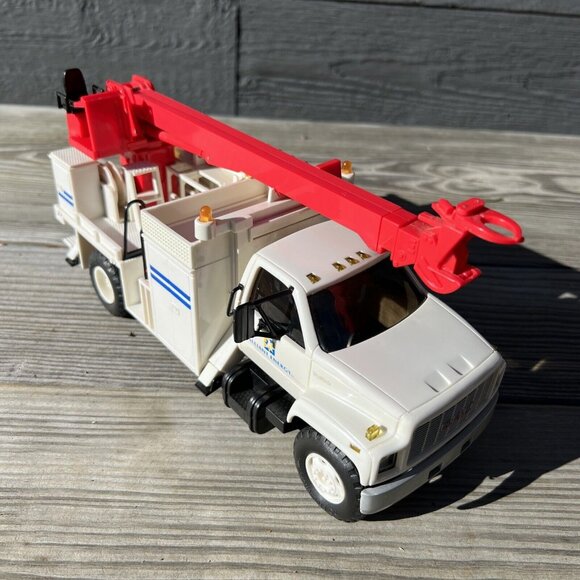 11" DG PRODUCTIONS -1996-2-1 Alliant Energy Pole Setter Auger Digger Truck - Picture 3 of 16